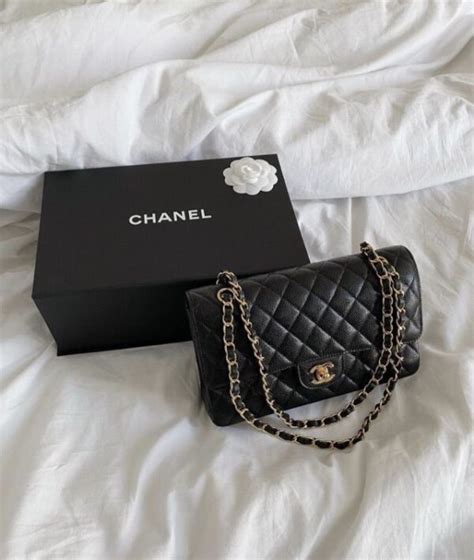 How to recognize an original Chanel ba